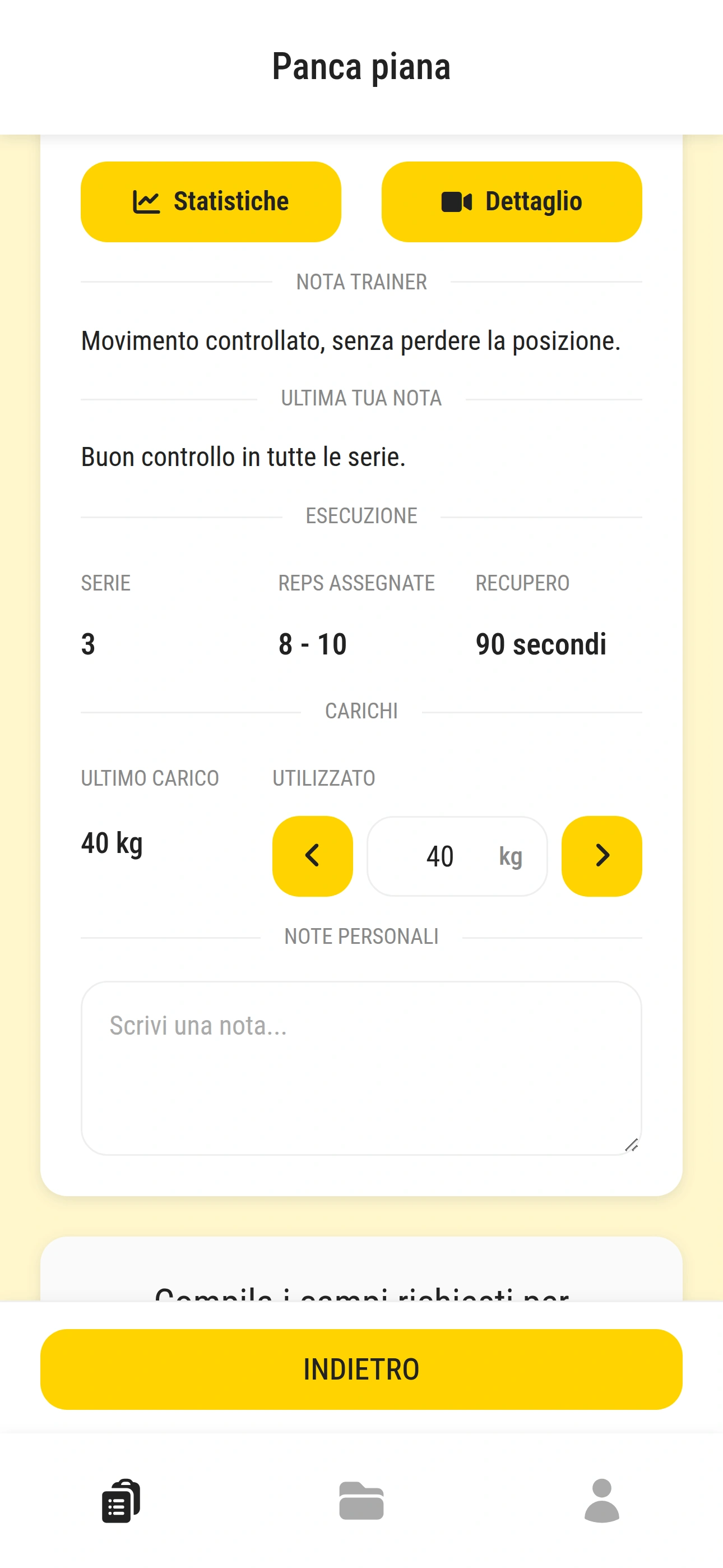 Dettaglio di un esercizio con serie, ripetizioni, recupero e campo per registrare il carico utilizzato